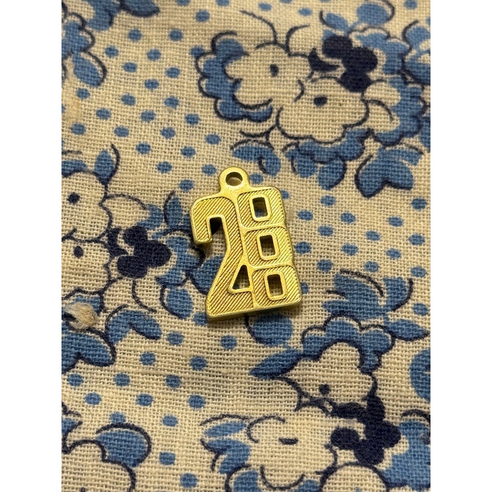 25 Bulk‎ Gold Tone Year 2000 Charms Millennium Graduation Jewelry Making Y2K